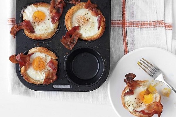 Martha-Stewarts-bacon-egg-and-toast-cups