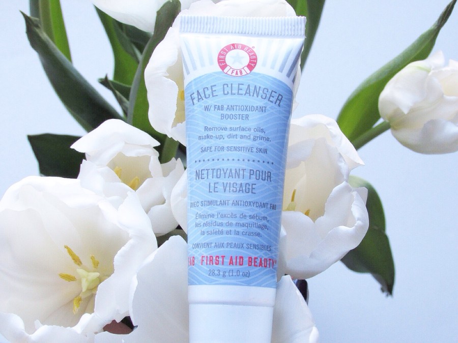Review of First Aid Beauty Face Cleanser