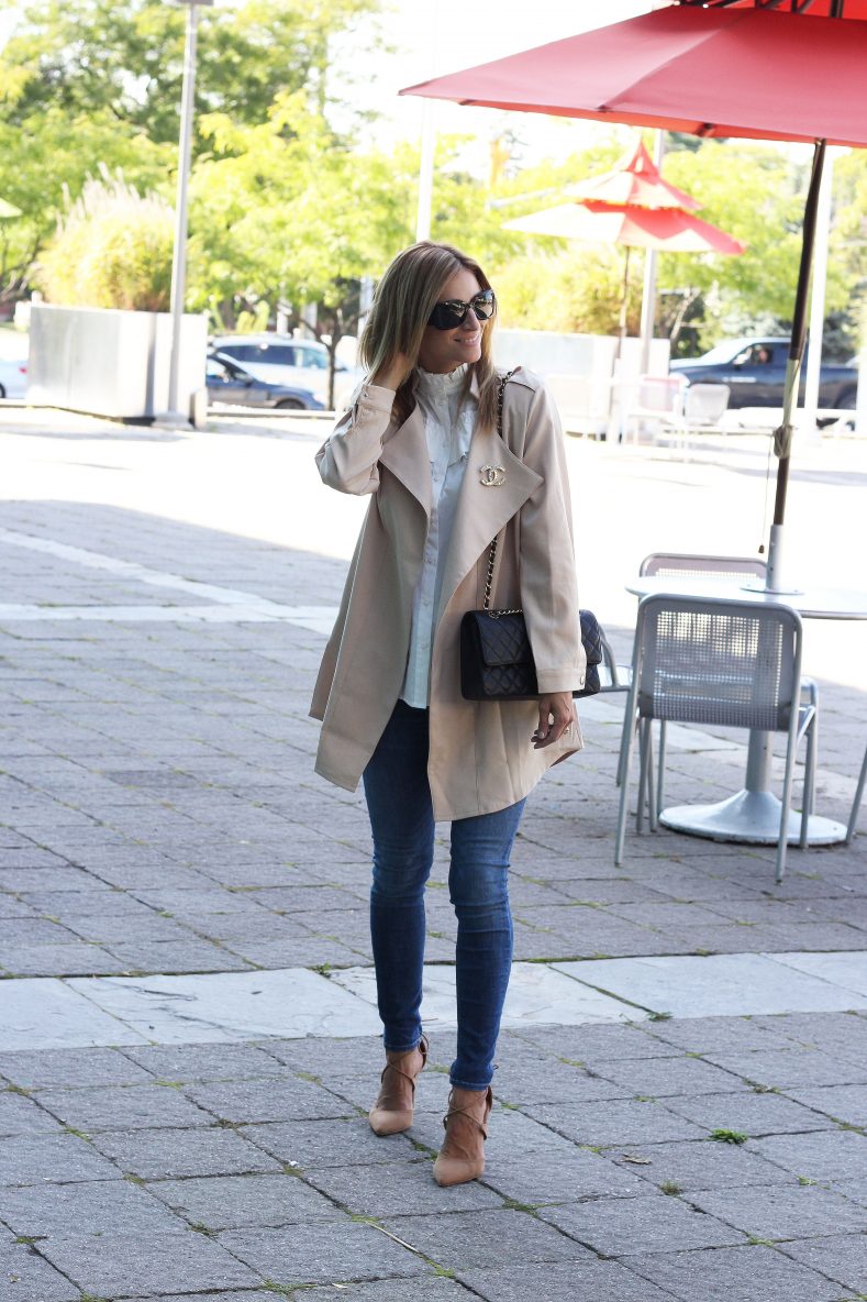 Light-layers-with-a-trench-coat-for-fall