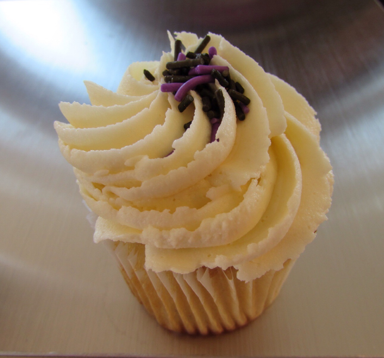 My tasty vanilla cupcake, which I finished in an embarrassing little amount of time!