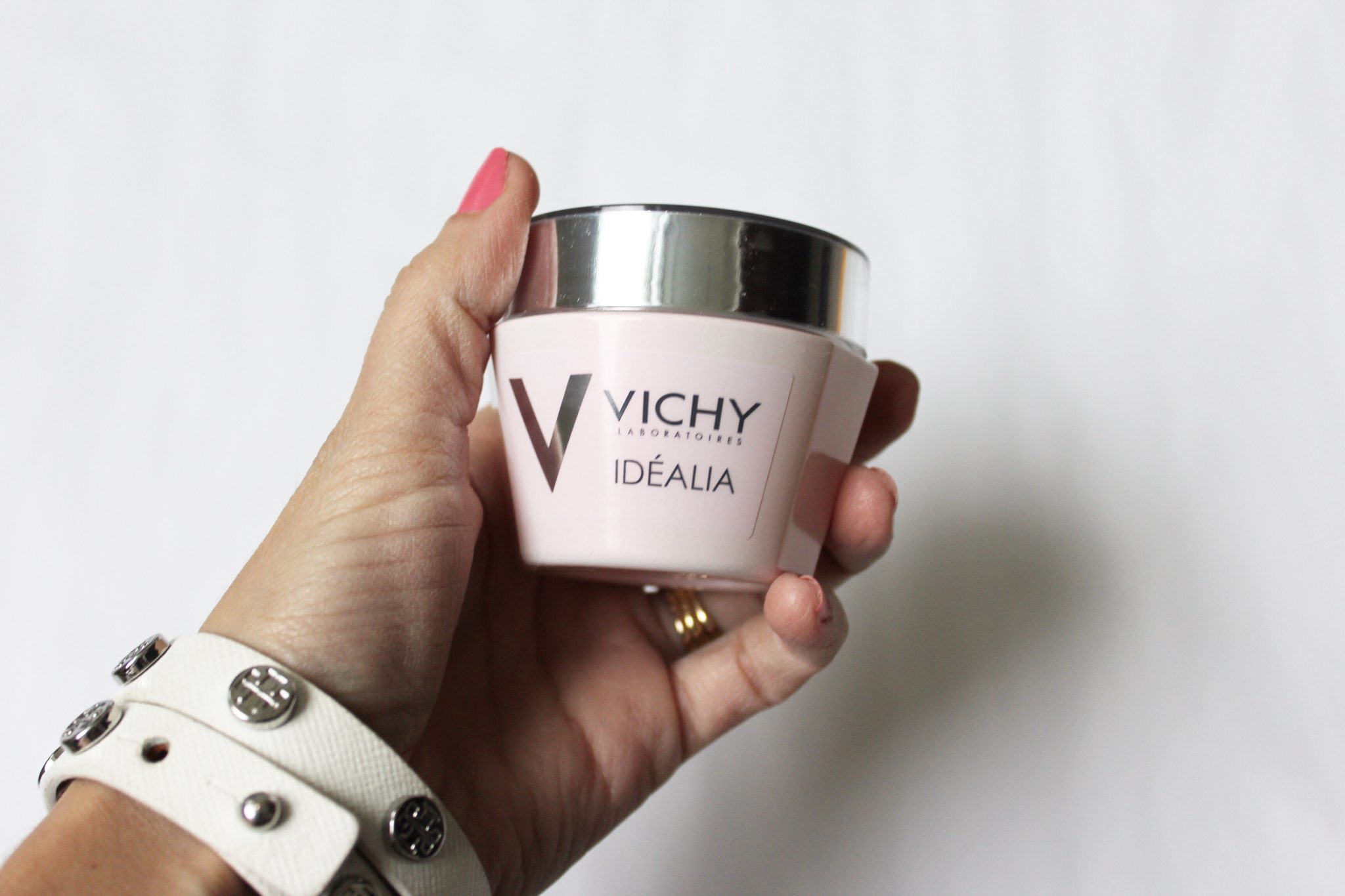 Review of Vichy Idéalia Day Care + A Giveaway!