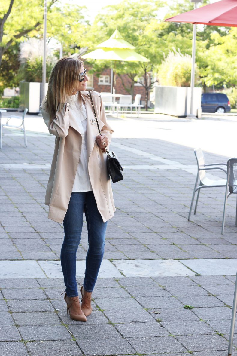 Light-layers-with-a-trench-coat-for-fall