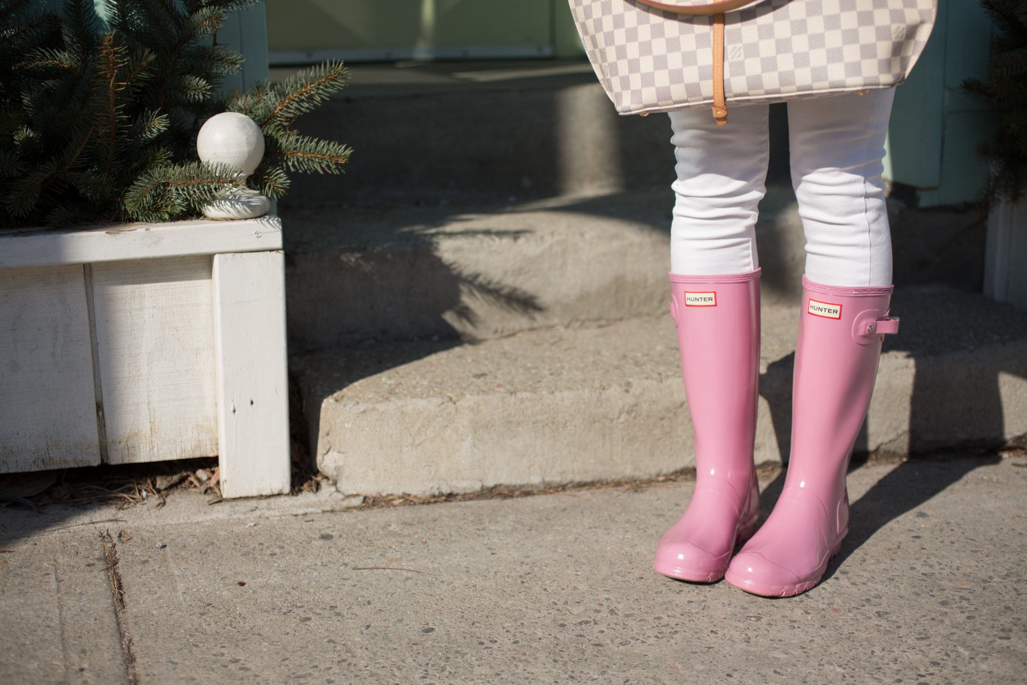 Zara Grey Bell Sleeve Top, White Jeans, Pink Hunter Boots, Louis Vuitton Girolata Bag