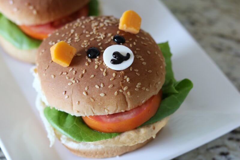 Cute bear burgers for kids; Making Dinner fun with Homestyle Turkey Burgers from Lilydale sparkleshinylove