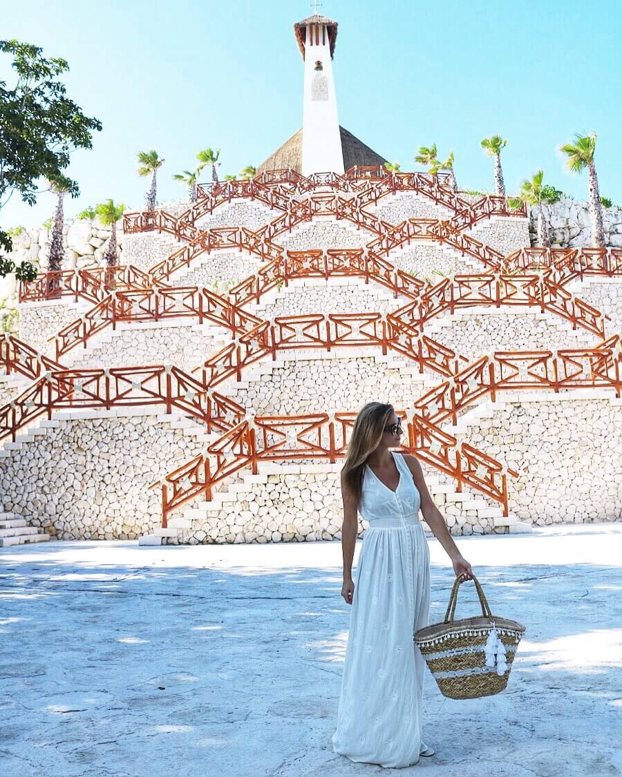 White maxi dress - what to wear on vacation sparkleshinylove