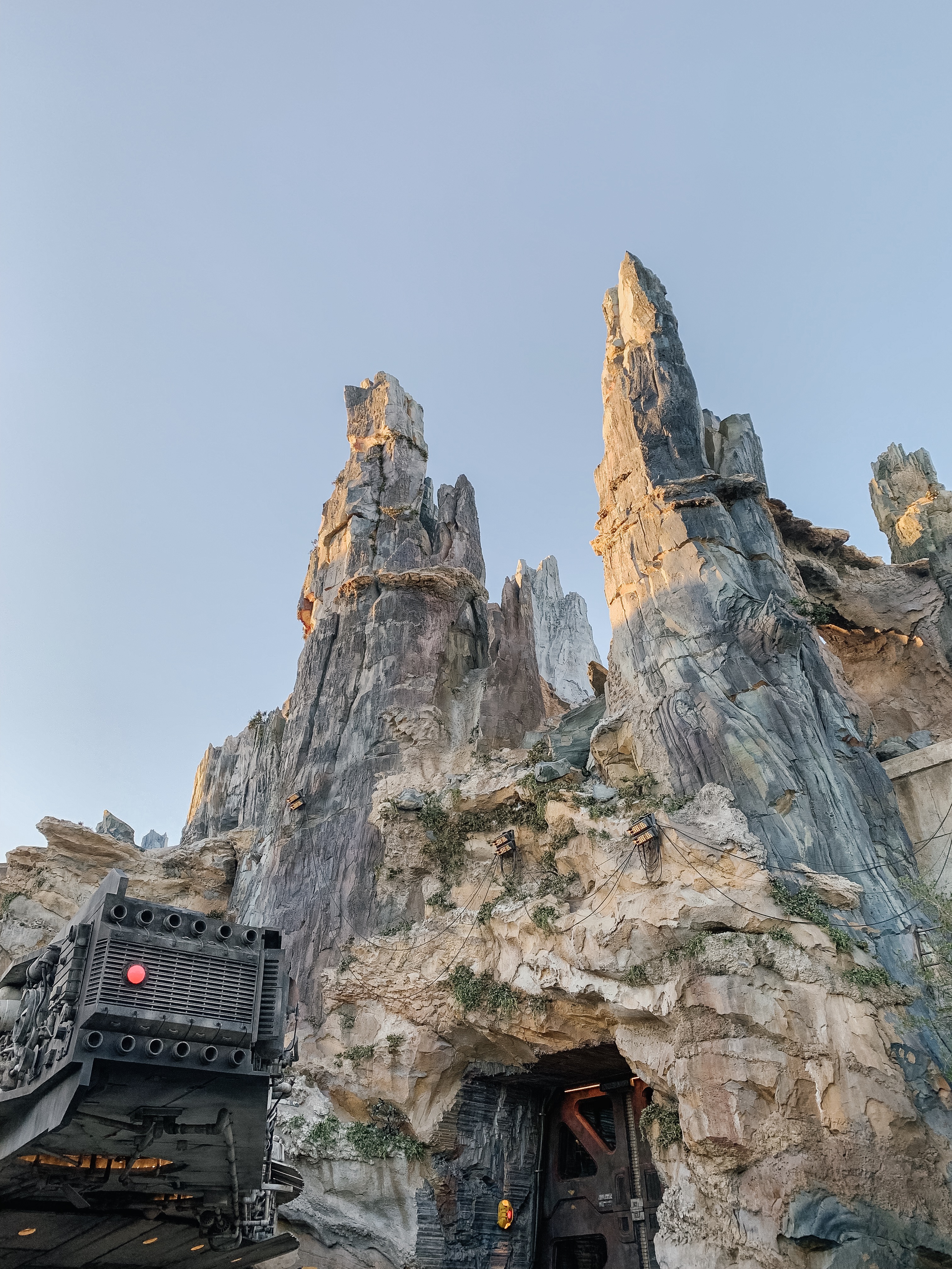 What to See and Do at Star Wars: Galaxy's Edge sparkleshinylove Mandy Furnis