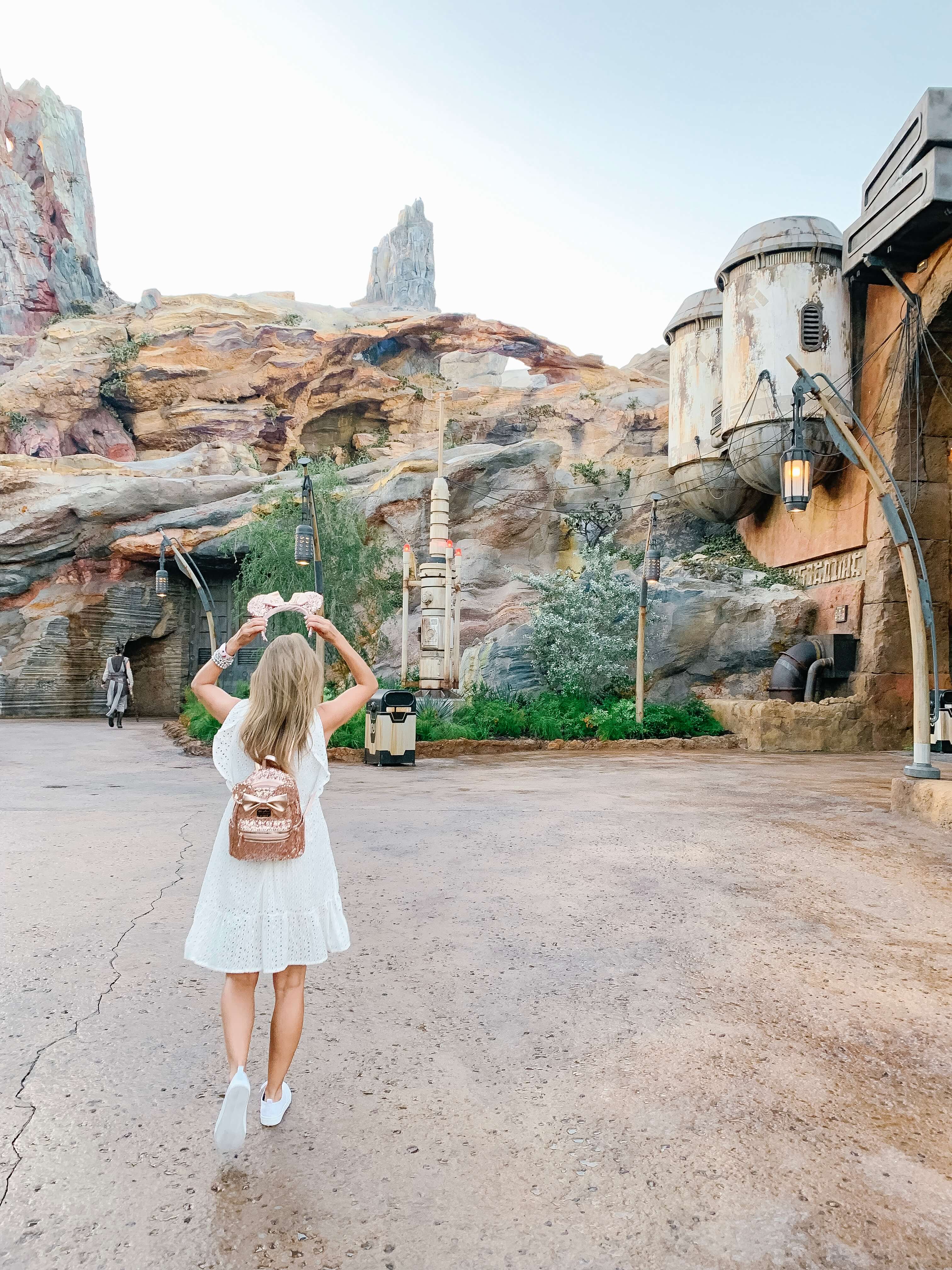 What to See and Do at Star Wars: Galaxy's Edge sparkleshinylove Mandy Furnis