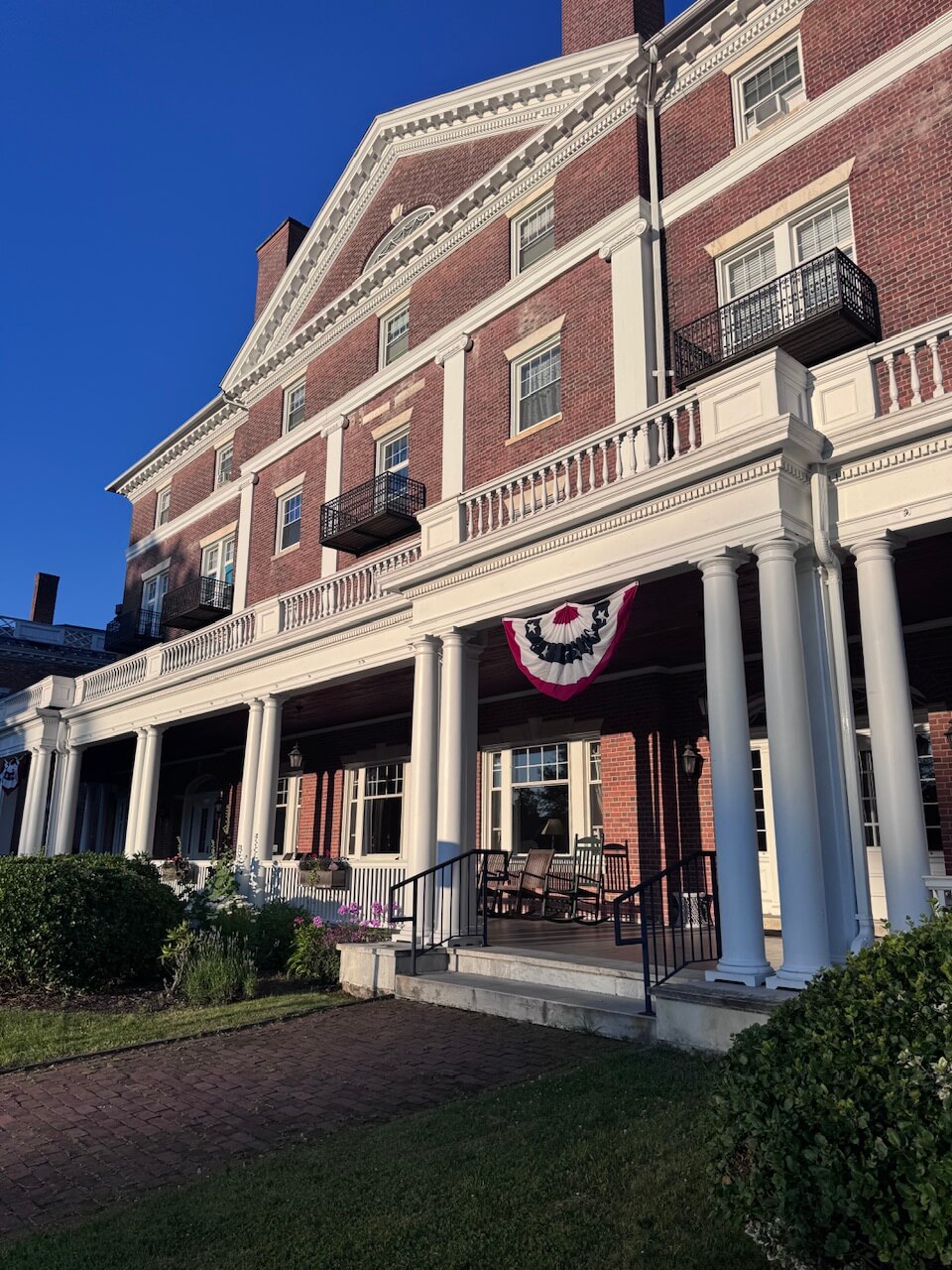 Review of our stay at 33 Main in Lenox, massachusetts; The Berkshires; Travelling with a dog to 33 Main