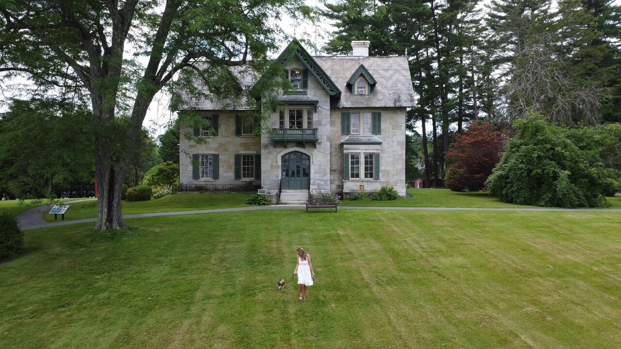 Review of our stay at 33 Main in Lenox, massachusetts; The Berkshires; Travelling with a dog to 33 Main