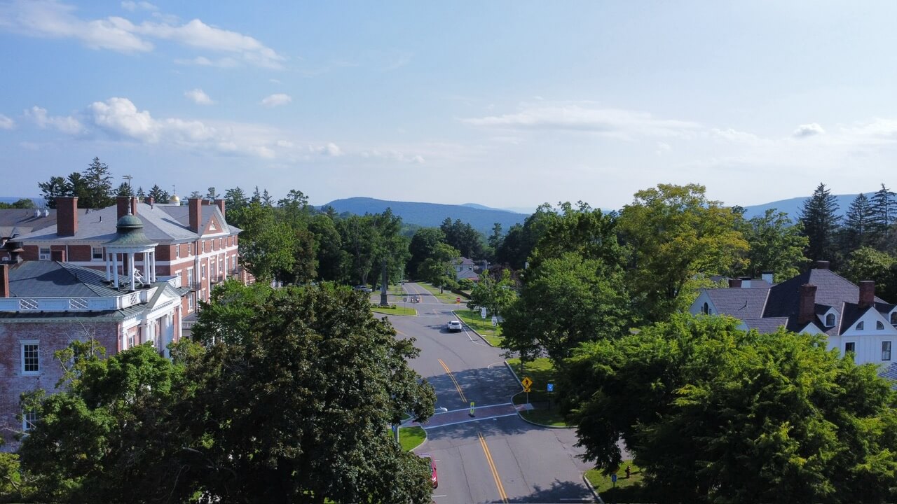 Review of our stay at 33 Main in Lenox, massachusetts; The Berkshires; Travelling with a dog to 33 Main
