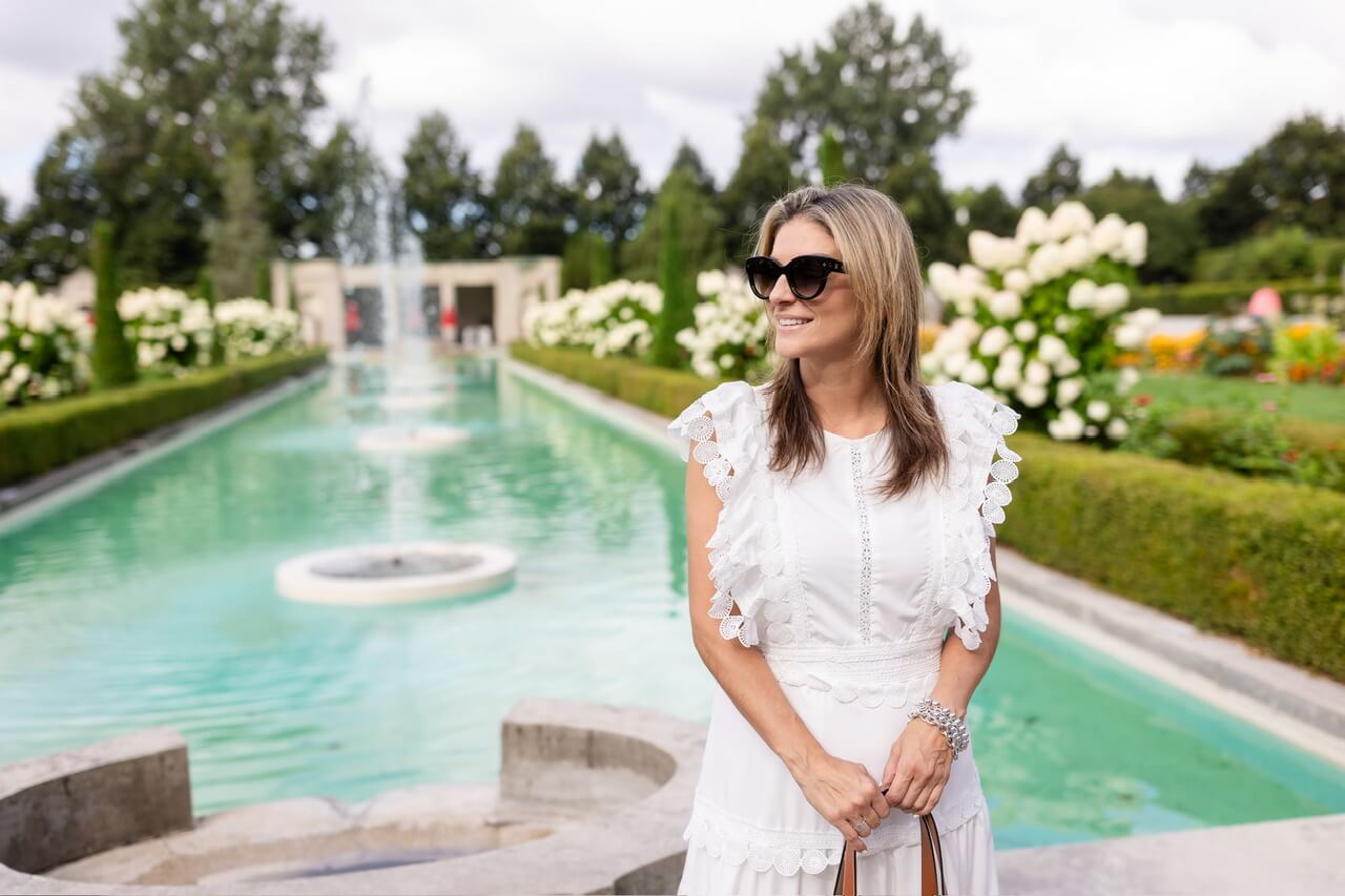 Sleeveless mid dress in white Chicwish; sparkleshinylove Mandy furnis; white maxi dress