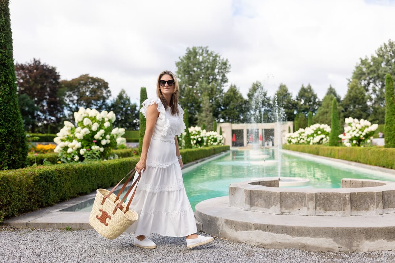 Sleeveless mid dress in white Chicwish; sparkleshinylove Mandy furnis; white maxi dress