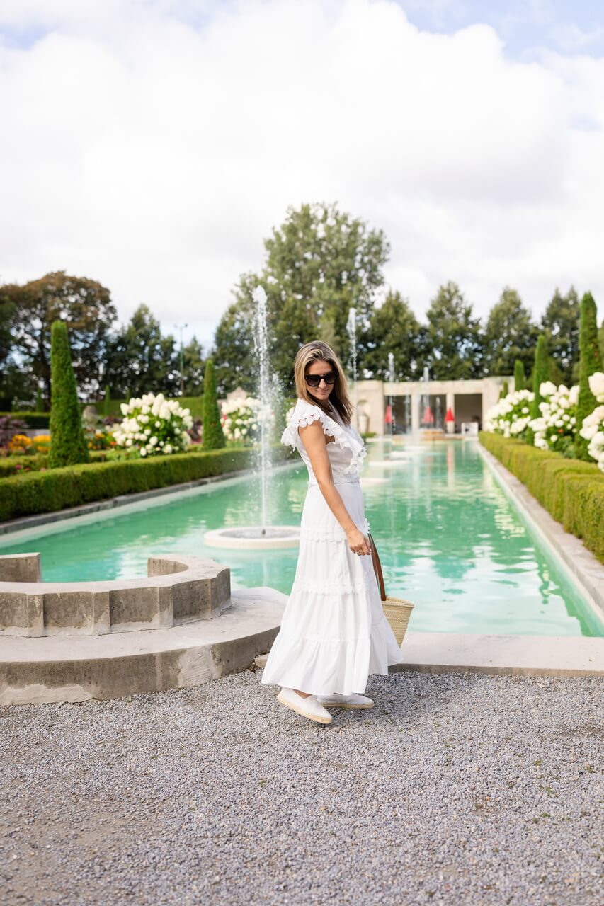Sleeveless mid dress in white Chicwish; sparkleshinylove Mandy furnis; white maxi dress