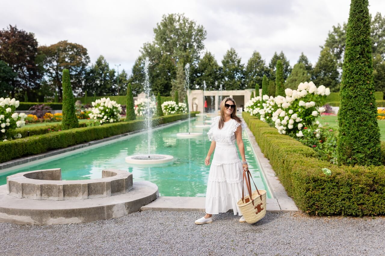 Sleeveless mid dress in white Chicwish; sparkleshinylove Mandy furnis; white maxi dress